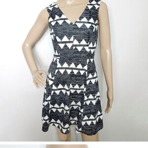 H&M Black and White Sleeveless V-Neck Mini Dress